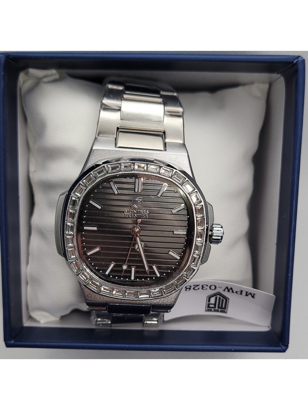 74 Montres Prestige Men's Octagon an Analog Gray Pinstripe Dial Silver